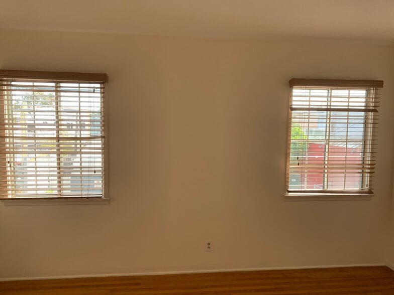 Building Photo - 253 5th Ave