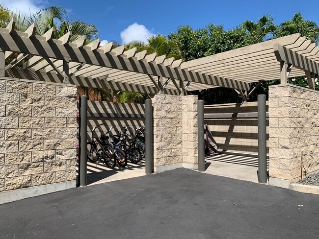 Building Photo - 2 bedroom 2 bath with 2 covered parking Kailua