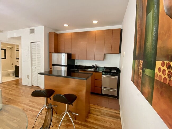 Building Photo - 1521 Lenox Ave