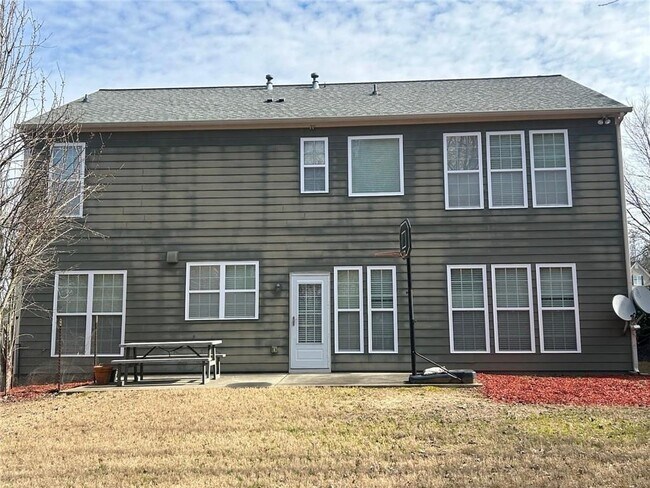 Building Photo - 815 Earlham Dr