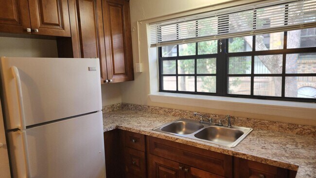 Building Photo - 2849 Herschel St
