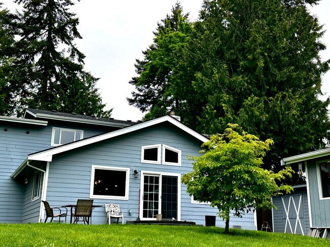 Building Photo - Rare Kent Gem, 3 BR | 3 BA | 2 DEN | 0.41 ...