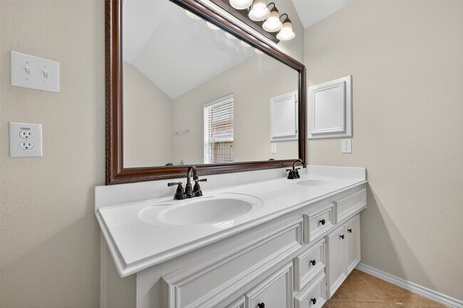 Building Photo - 17603 Burkhart Ridge Dr