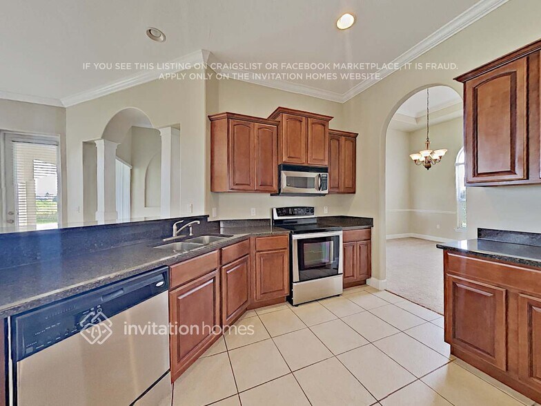 Building Photo - 2818 Kinsley St