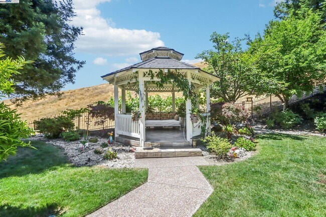 Building Photo - 3745 Deer Trail Ct