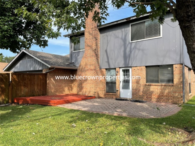 Building Photo - 1920 Oakbluff Dr