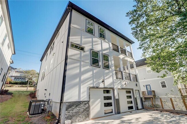 Building Photo - 2014 Cambridge Ave