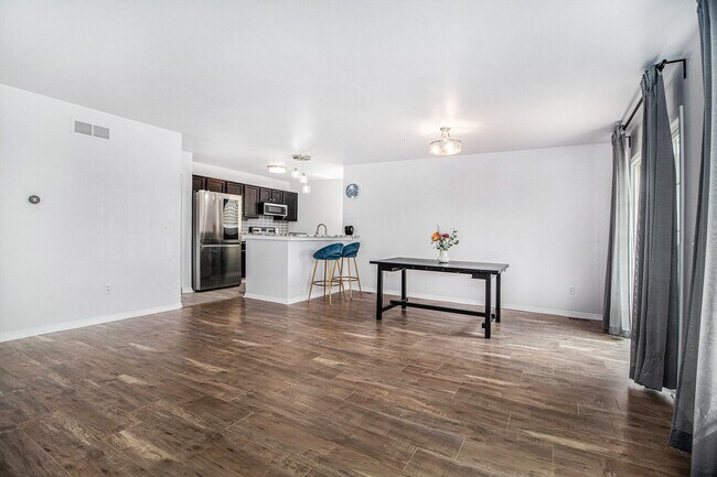 Building Photo - 3051 Barclay Way