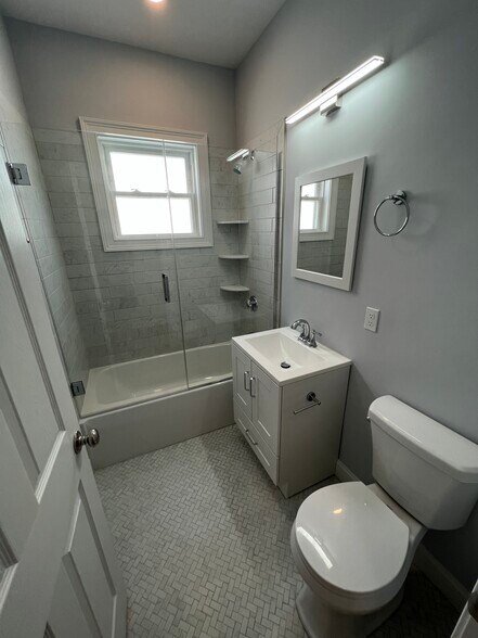 Building Photo - 126 Cross St