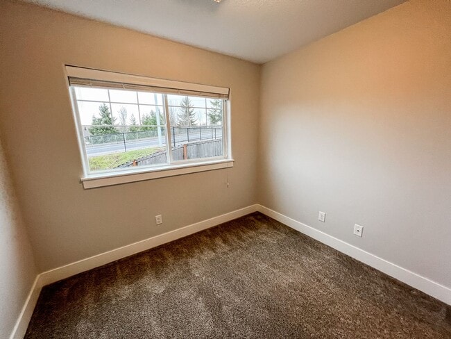 Building Photo - BIGFIR1069-1071