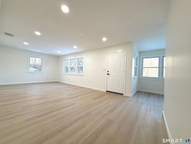 Building Photo - 275 Dayton Rd