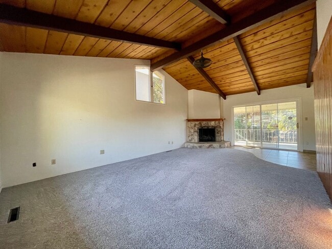 Building Photo - 3 Bed-2 Bath Split Level Home in La Mesa