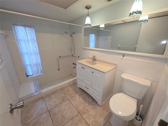 Building Photo - 3431 Overland Dr