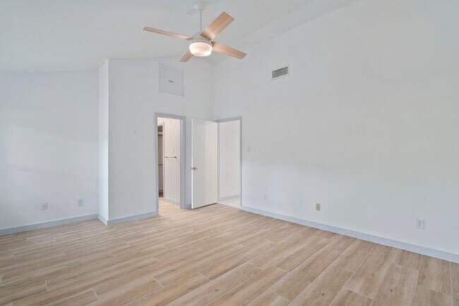 Building Photo - 11651 River Oaks Trail