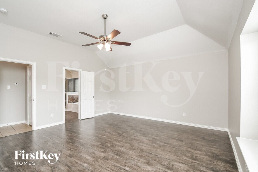 Building Photo - 5854 Cliff Ridge Dr