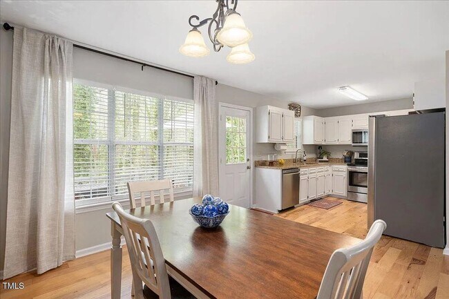 Building Photo - 3 Bedroom Home in Heart of Raleigh!