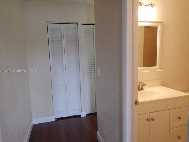 Building Photo - 6959 SW 110th Ct