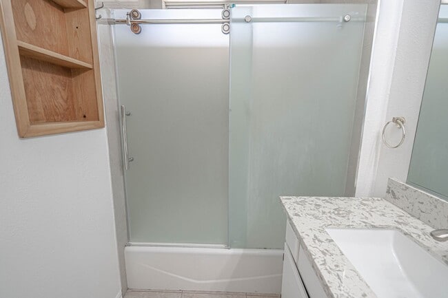 Building Photo - Palisades 3 Bedroom Townhome for Rent in Stevenson Ranch!