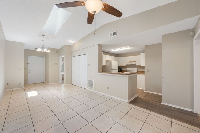 Building Photo - New Winter Garden Rental