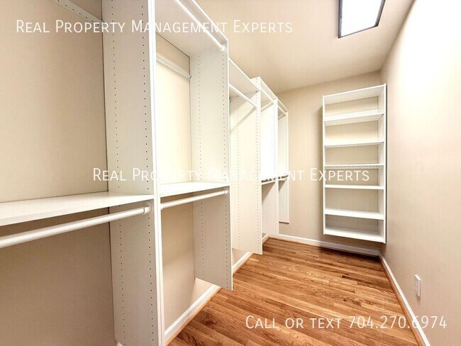 Building Photo - 3733 Hayden Dr