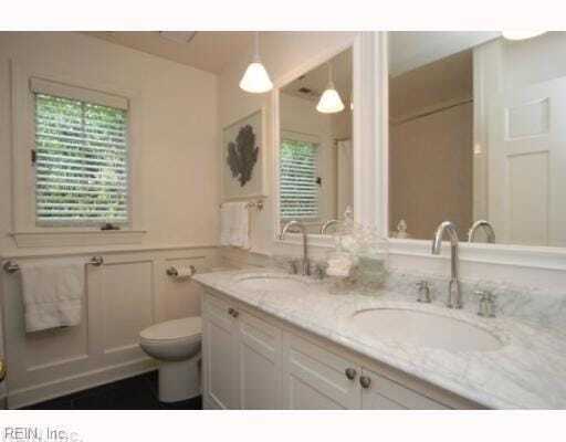 Building Photo - 925 Windsor Rd