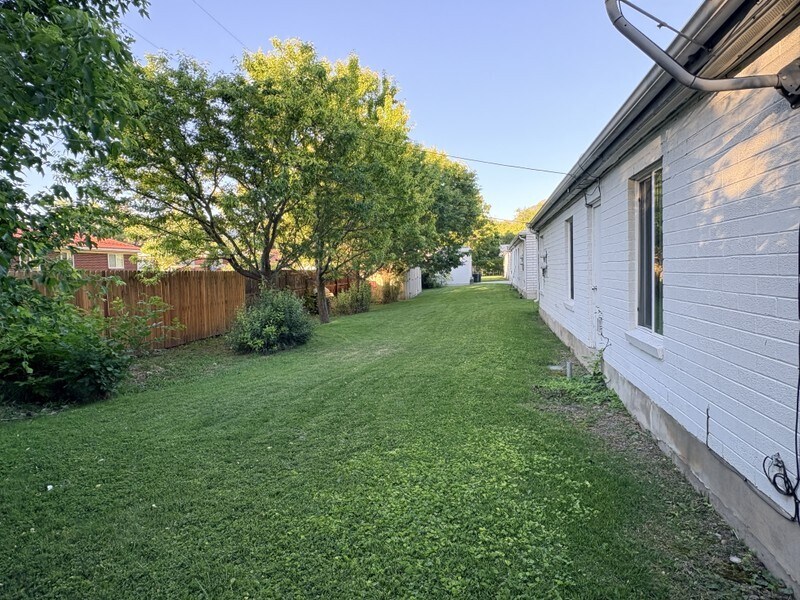 Building Photo - 375 W 550 N