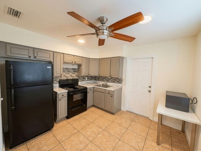 Building Photo - Ventura Blvd FTL 2633-2635