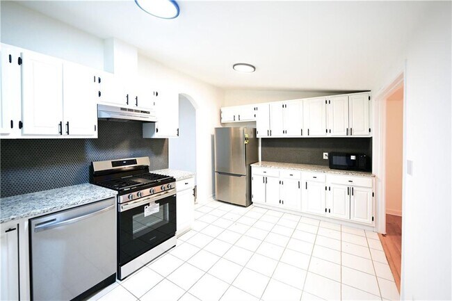 Building Photo - 88 Lucia Dr SE