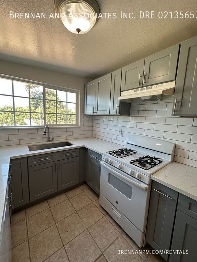 Building Photo - 820 Hickory Ct