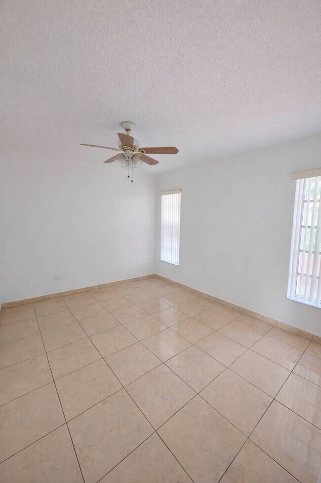 Building Photo - 1220 SW 78th Ave