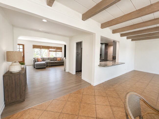 Building Photo - Beautifully Upgraded Los Altos Home!