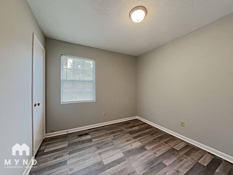 Building Photo - 612 15th Ct NW