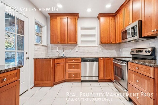 Building Photo - 6022 Valley View Dr