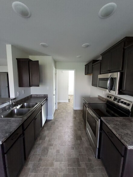 Building Photo - 8799 Arendale Dr