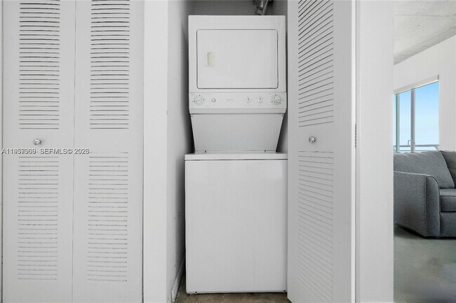 Building Photo - 234 NE 3rd St