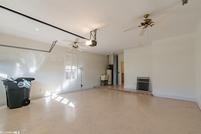 Building Photo - 117 Club Dr