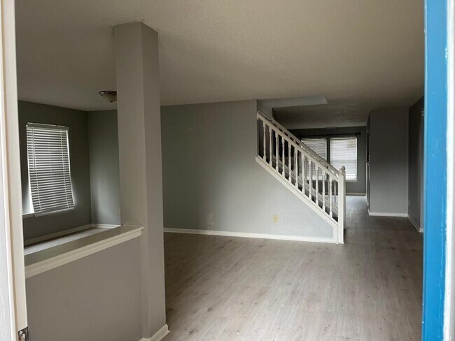 Building Photo - 6848 Tadpole Ct