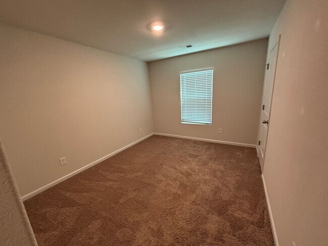 Building Photo - 127 Sundew Rd
