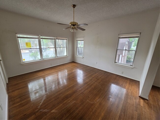 Building Photo - 1226 W Gray St