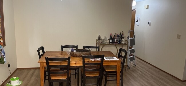 Building Photo - 3 Bed 2 Bath House~ Kenton Neighborhood~ Large Trees plus  W/D Hook Ups!