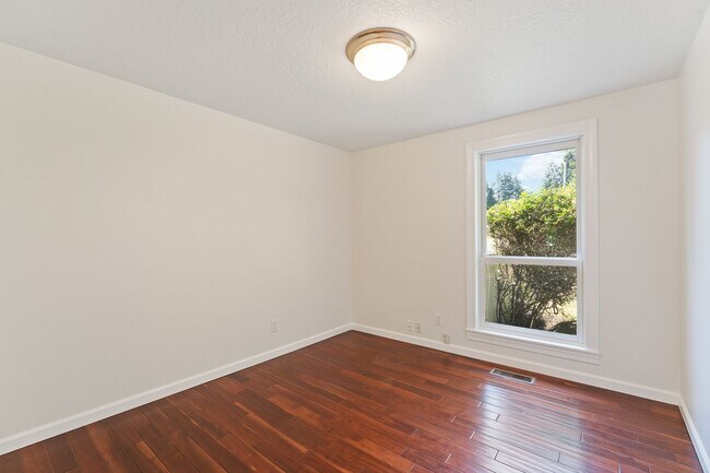 Building Photo - Stylish 3BR Beaverton Ranch w/ RV Parking & Hot Tub
