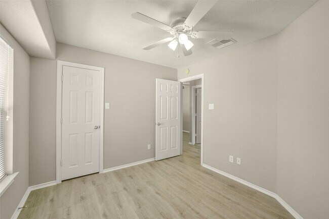 Building Photo - 171 N Burberry Park Cir