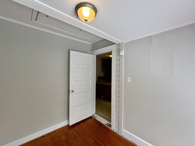 Building Photo - WILMINGTON - Sunset Park - Great location!...