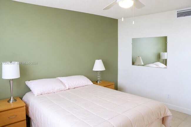 Building Photo - 401 SE 3rd St