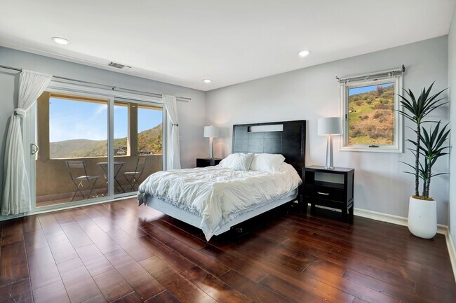 Building Photo - 3000 Sequit Dr