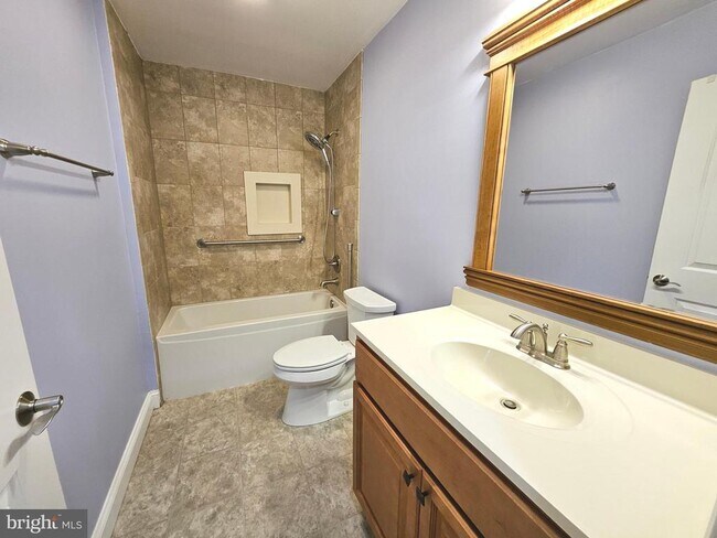 Building Photo - 5 Harcourt Dr