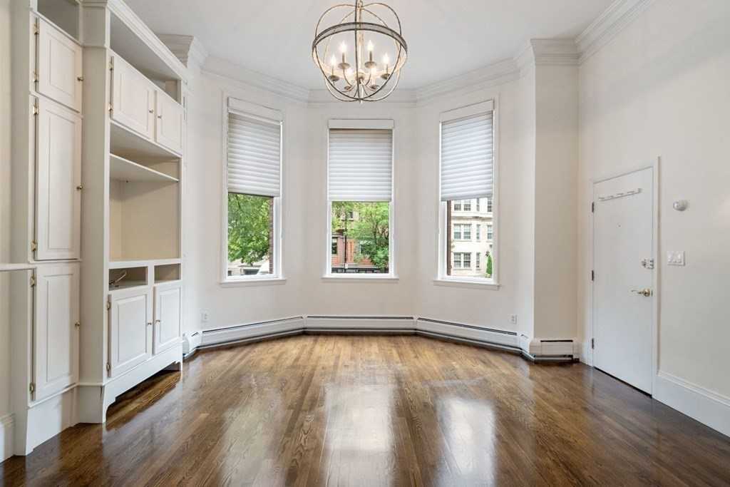 Building Photo - 271 Beacon St