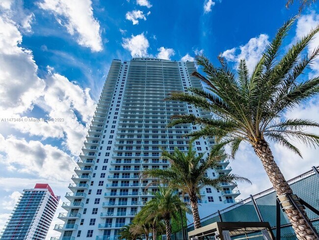 Building Photo - 4010 S Ocean Dr