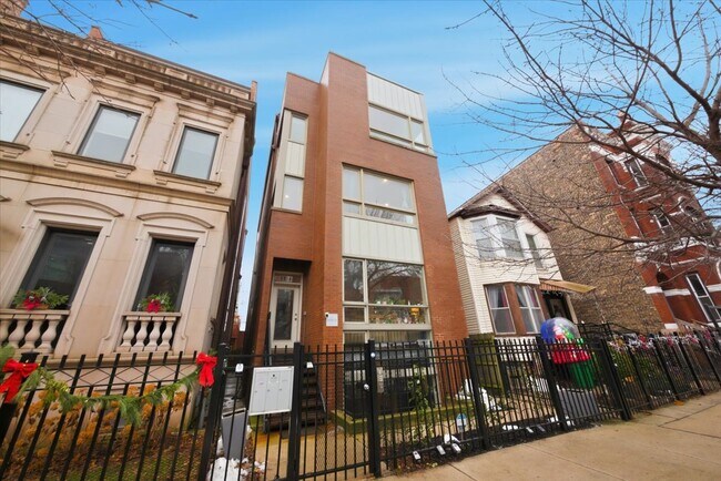 Building Photo - 1523 W Huron St