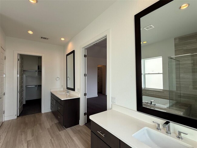 Building Photo - 6117 Seville Dr